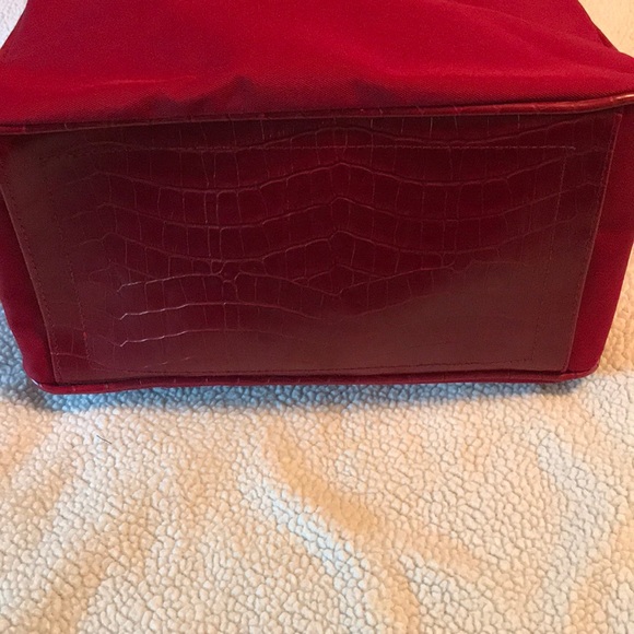Burgundy shoulder bag in great condition - Picture 2 of 5